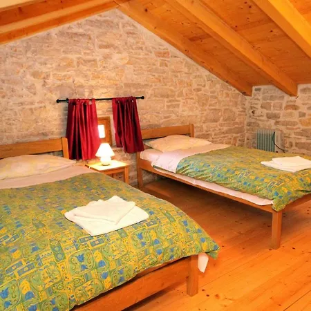 Family Friendly House With A Swimming Pool Orihi, Istria - Sredisnja Istra - 3415 Dom wakacyjny