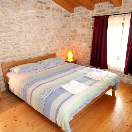 Family Friendly House With A Swimming Pool Orihi, Istria - Sredisnja Istra - 3415 Dom wakacyjny *